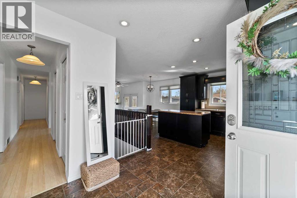 4 Meadowlark Drive, Sedgewick, Alberta  T0B 4C0 - Photo 4 - A2215396