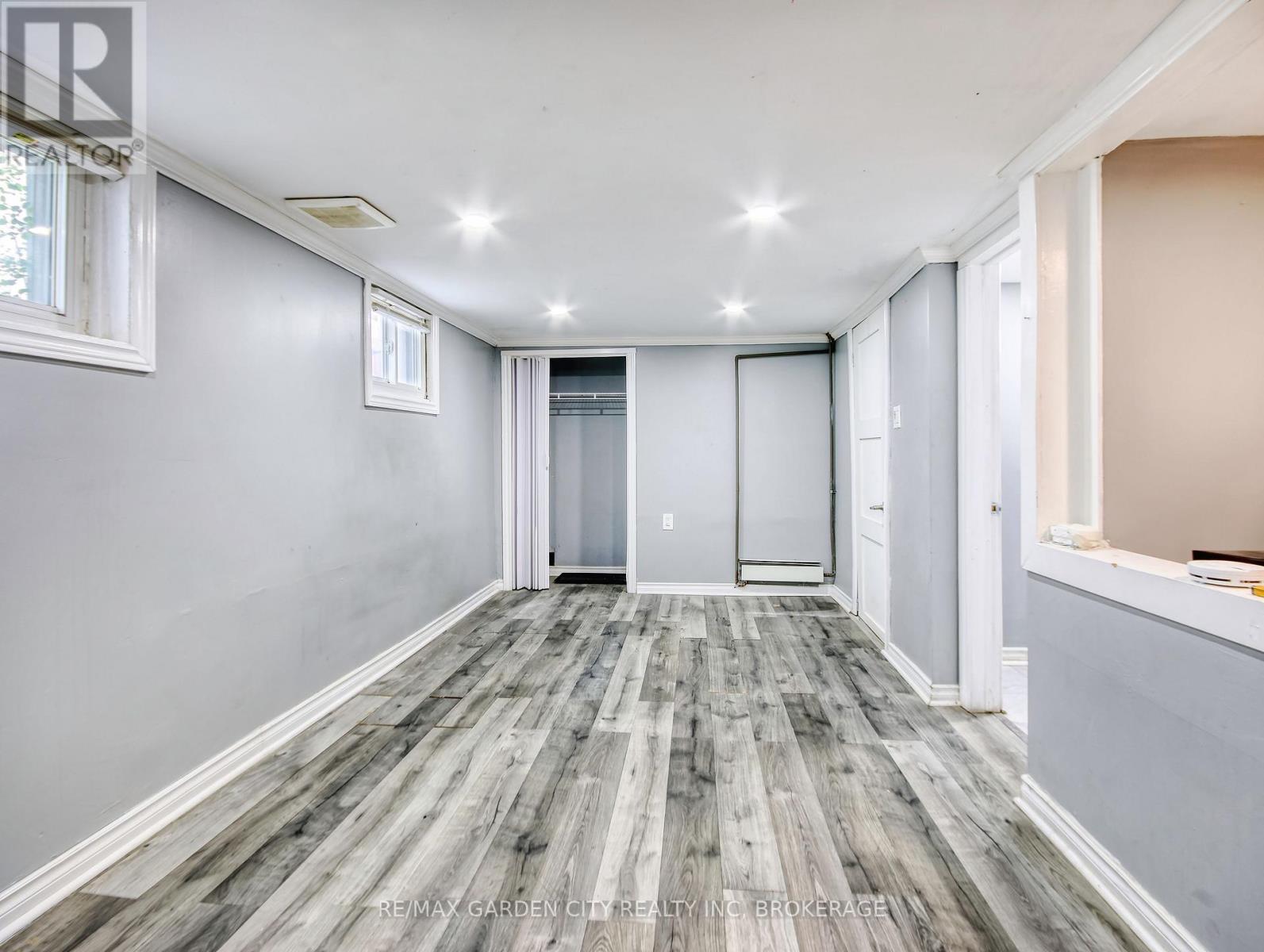 144 Welland Avenue, St. Catharines, Ontario  L2R 2N6 - Photo 12 - X12296672