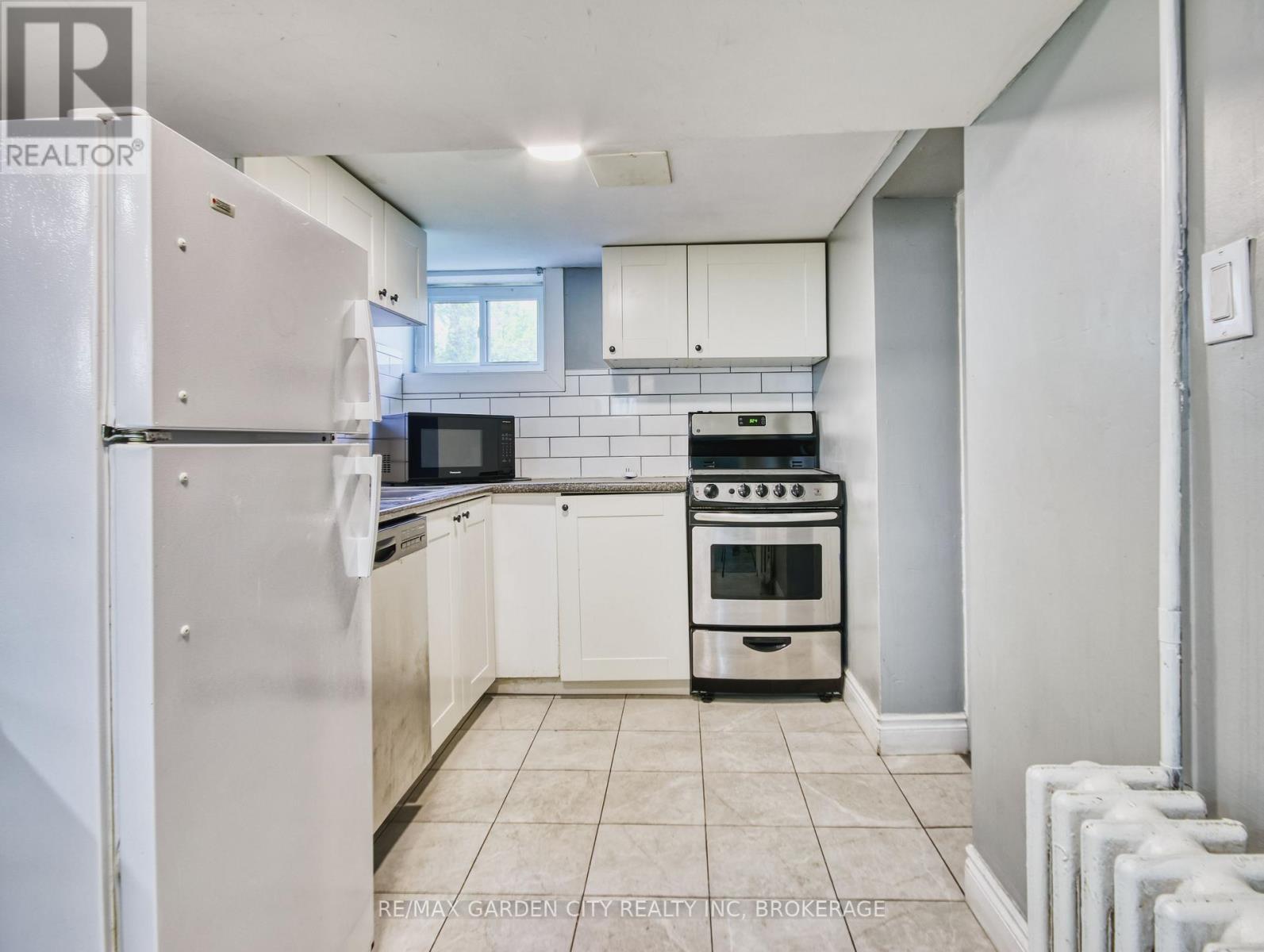 144 Welland Avenue, St. Catharines, Ontario  L2R 2N6 - Photo 14 - X12296672