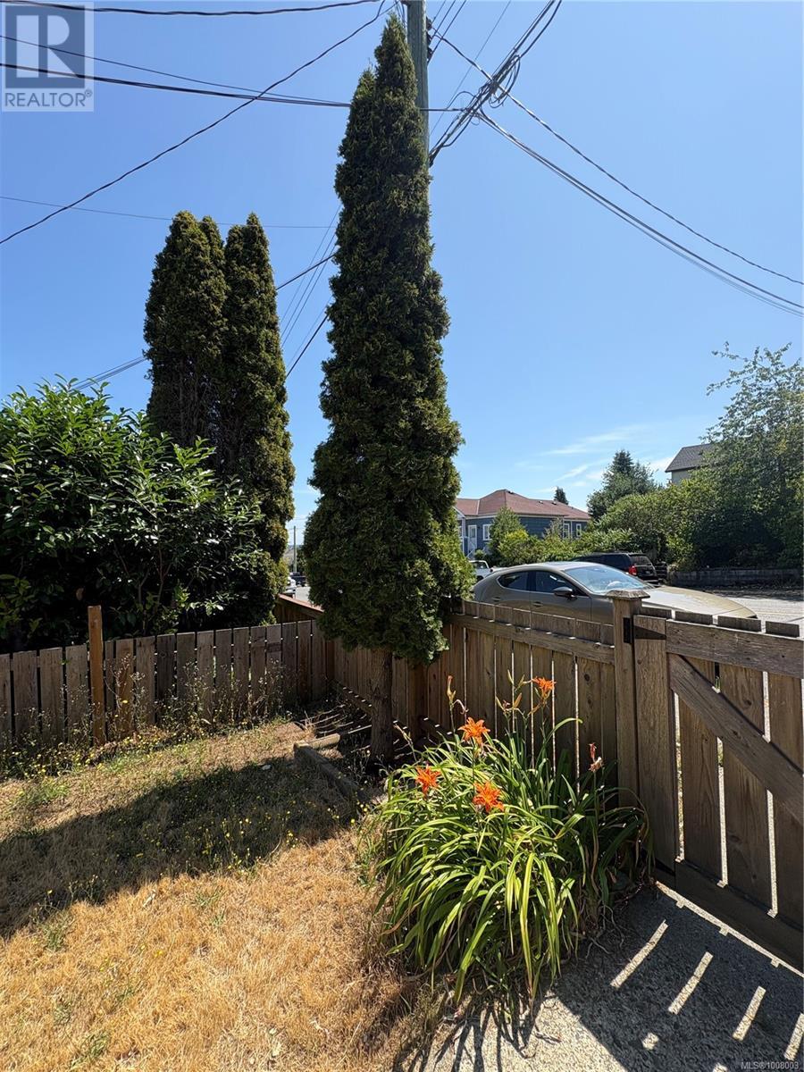 Property at 632 Milton St image 3