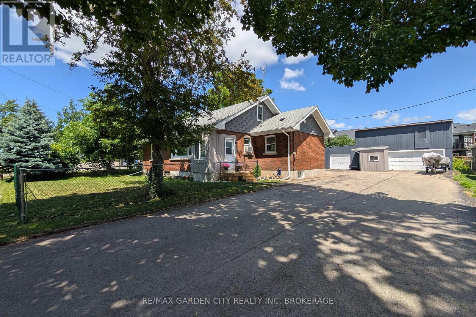 222 Ridgeway Road, Fort Erie (Crystal Beach), Ontario  L0S 1B0 - Photo 1 - X12296687