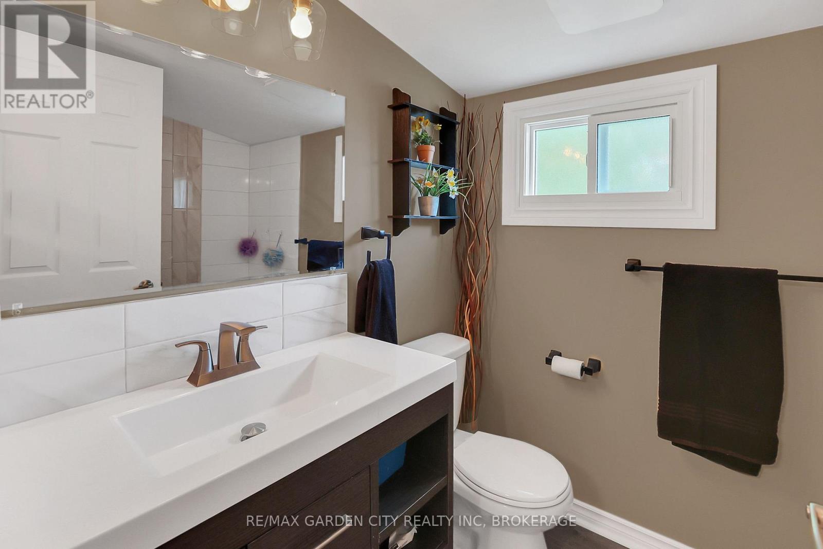 222 Ridgeway Road, Fort Erie (Crystal Beach), Ontario  L0S 1B0 - Photo 21 - X12296687