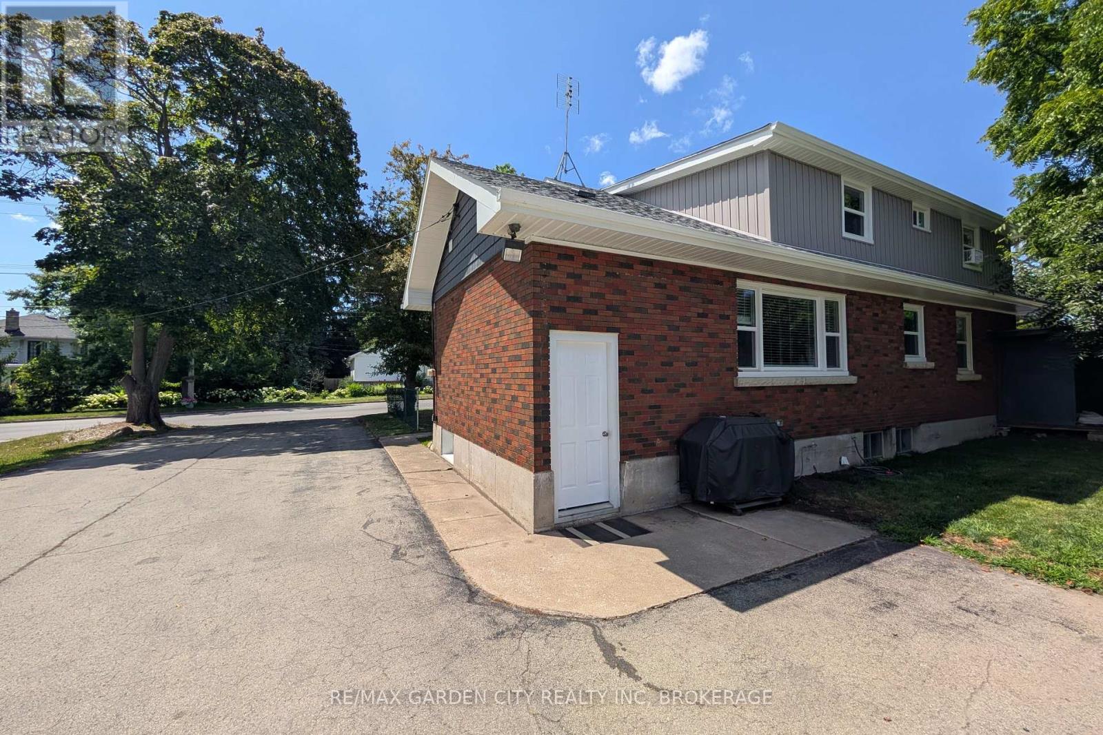 222 Ridgeway Road, Fort Erie (Crystal Beach), Ontario  L0S 1B0 - Photo 33 - X12296687