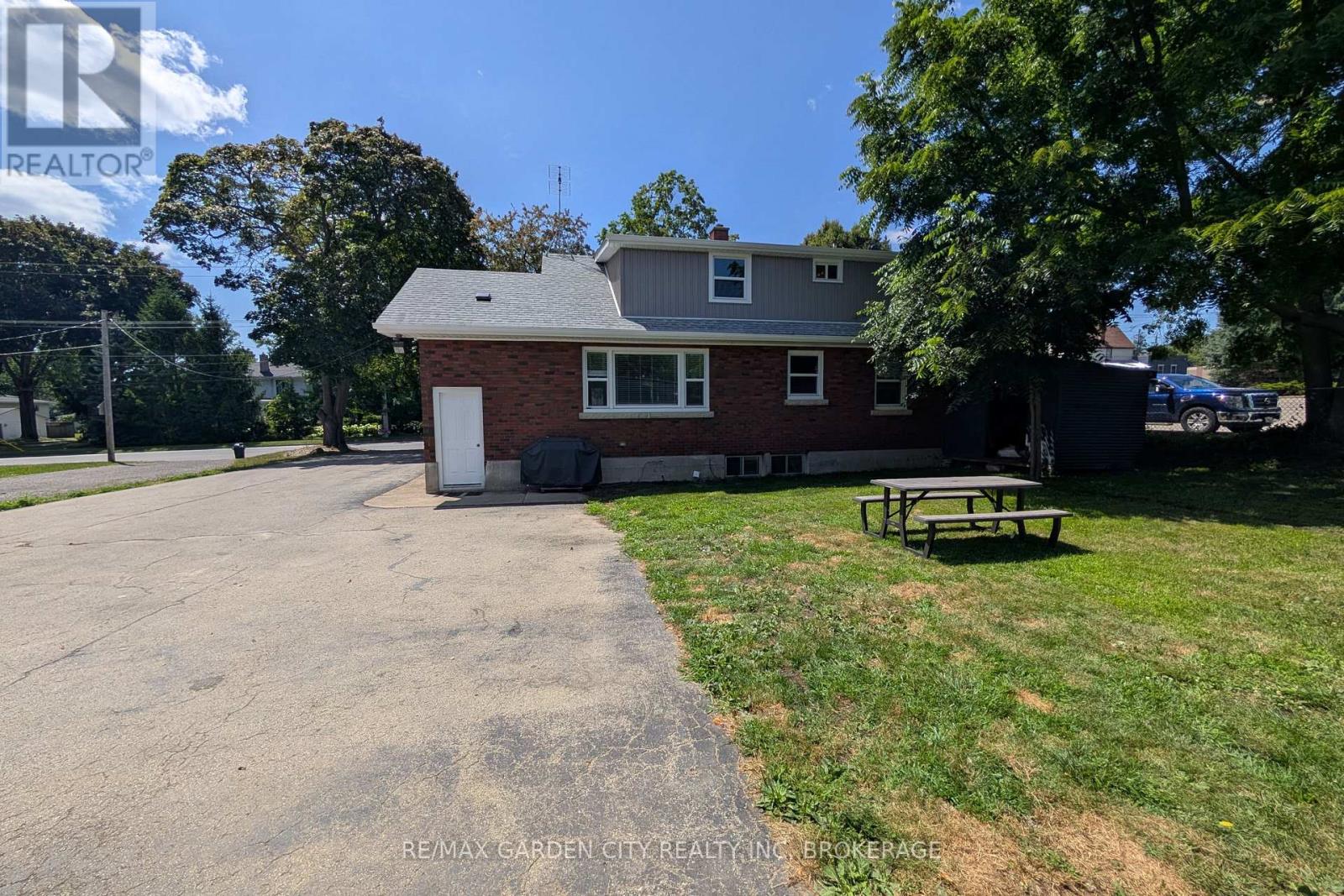 222 Ridgeway Road, Fort Erie (Crystal Beach), Ontario  L0S 1B0 - Photo 37 - X12296687