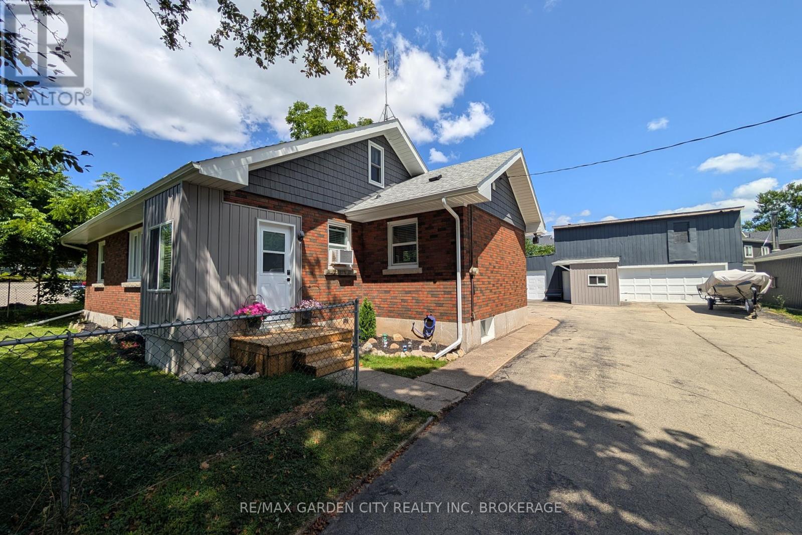 222 Ridgeway Road, Fort Erie (Crystal Beach), Ontario  L0S 1B0 - Photo 38 - X12296687