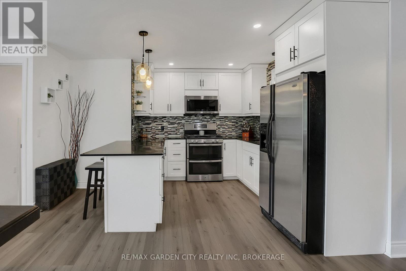 222 Ridgeway Road, Fort Erie (Crystal Beach), Ontario  L0S 1B0 - Photo 8 - X12296687