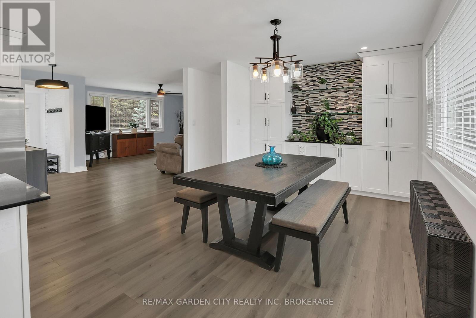 222 Ridgeway Road, Fort Erie (Crystal Beach), Ontario  L0S 1B0 - Photo 9 - X12296687