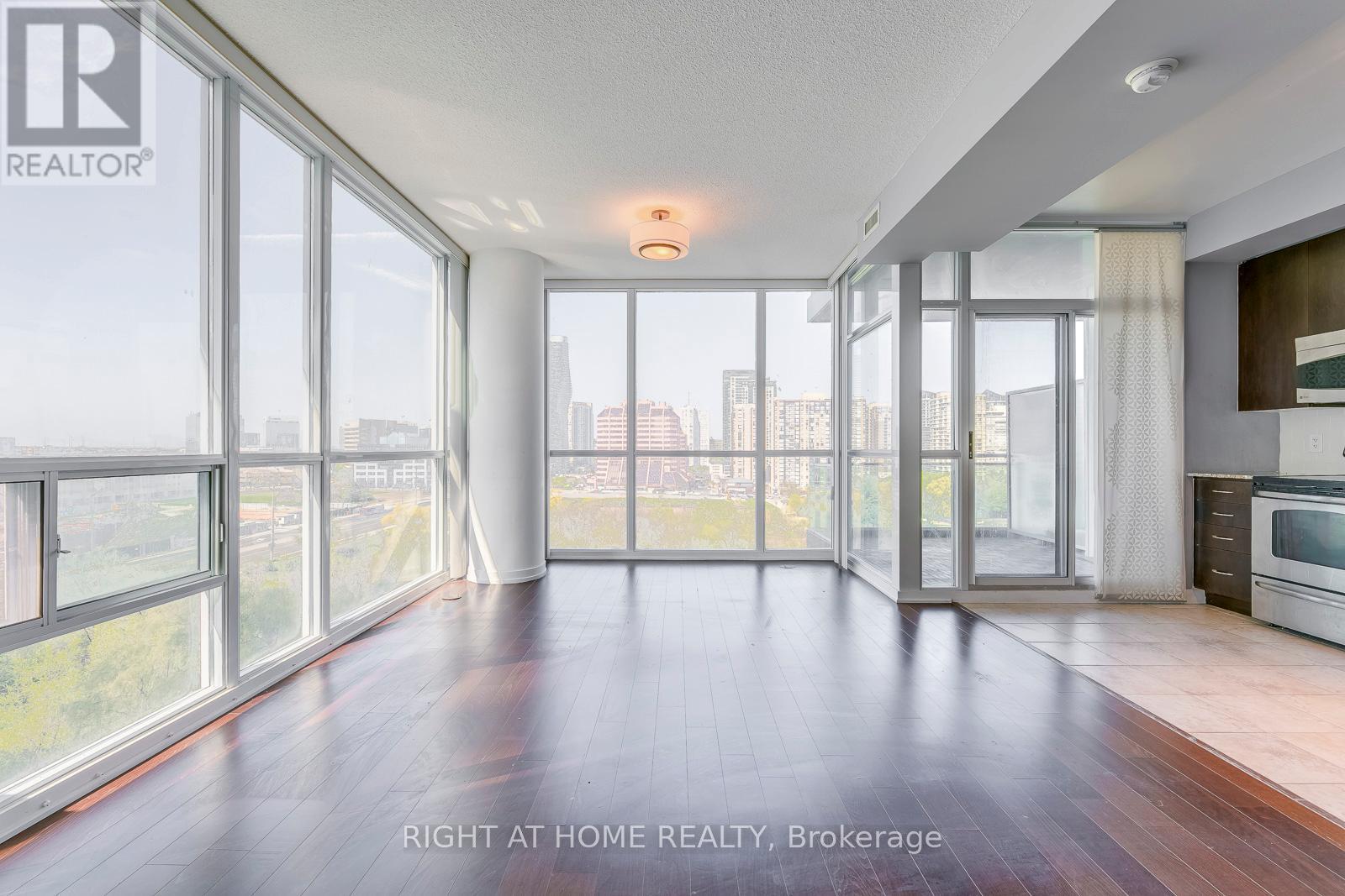 802 - 223 Webb Drive, Mississauga, Ontario  L5B 0E8 - Photo 18 - W12296710