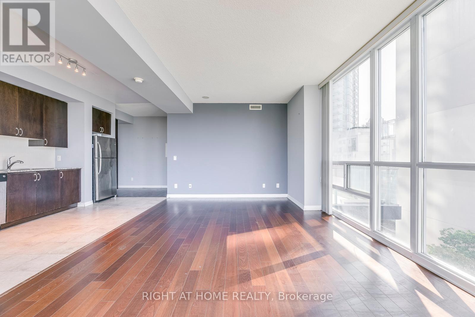 802 - 223 Webb Drive, Mississauga, Ontario  L5B 0E8 - Photo 21 - W12296710