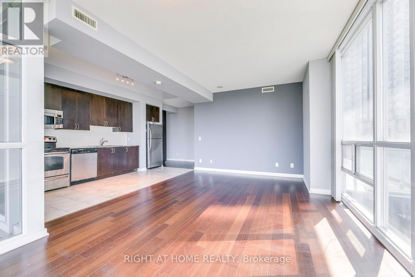 802 - 223 Webb Drive, Mississauga, Ontario  L5B 0E8 - Photo 22 - W12296710