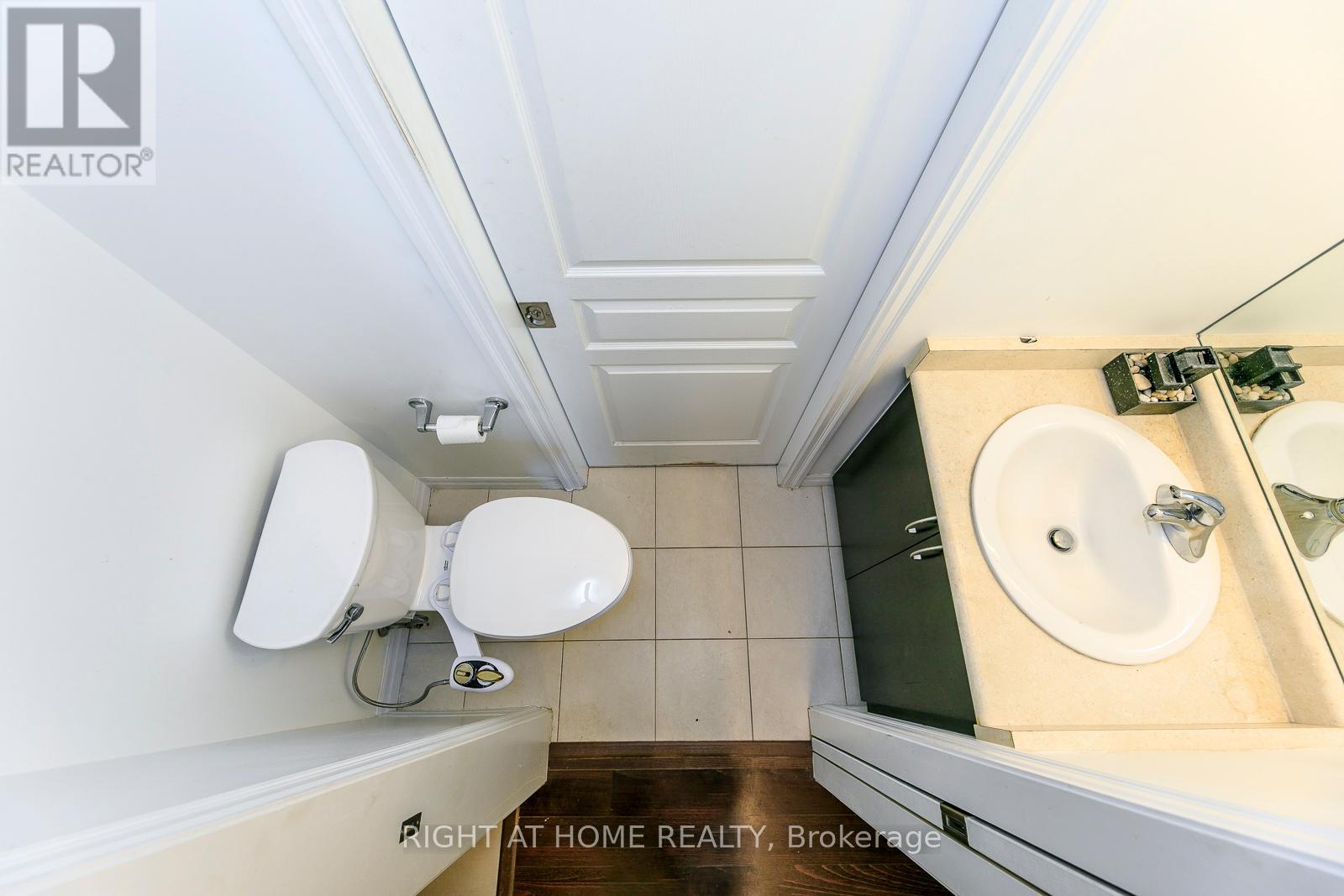 802 - 223 Webb Drive, Mississauga, Ontario  L5B 0E8 - Photo 24 - W12296710