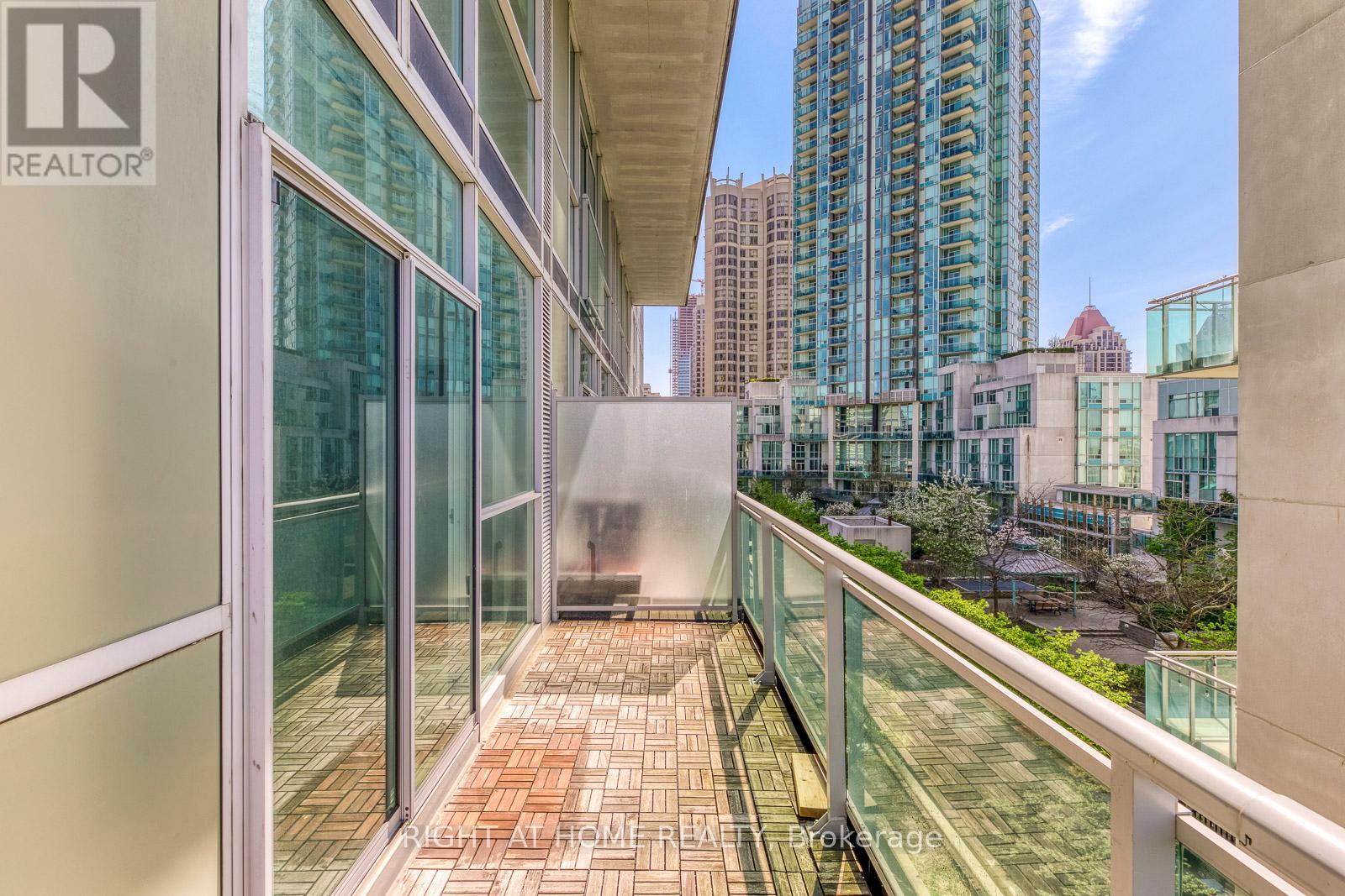 802 - 223 Webb Drive, Mississauga, Ontario  L5B 0E8 - Photo 28 - W12296710