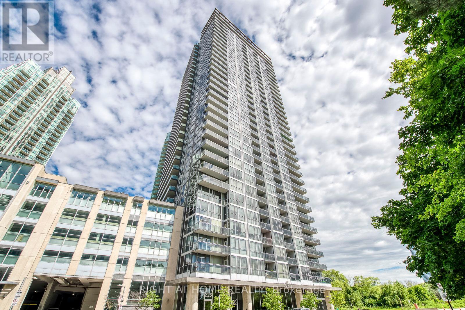 802 - 223 Webb Drive, Mississauga, Ontario  L5B 0E8 - Photo 3 - W12296710