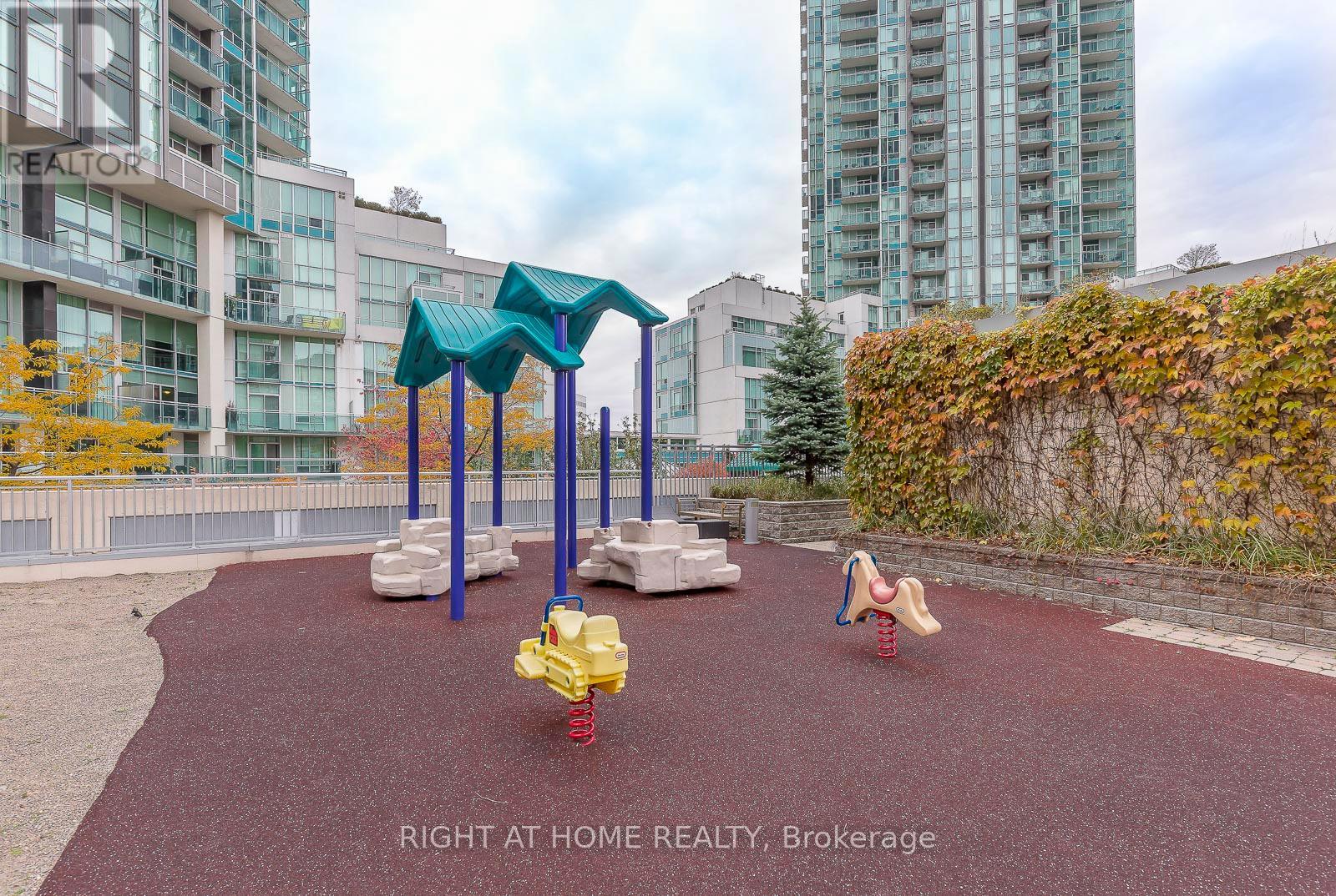 802 - 223 Webb Drive, Mississauga, Ontario  L5B 0E8 - Photo 33 - W12296710
