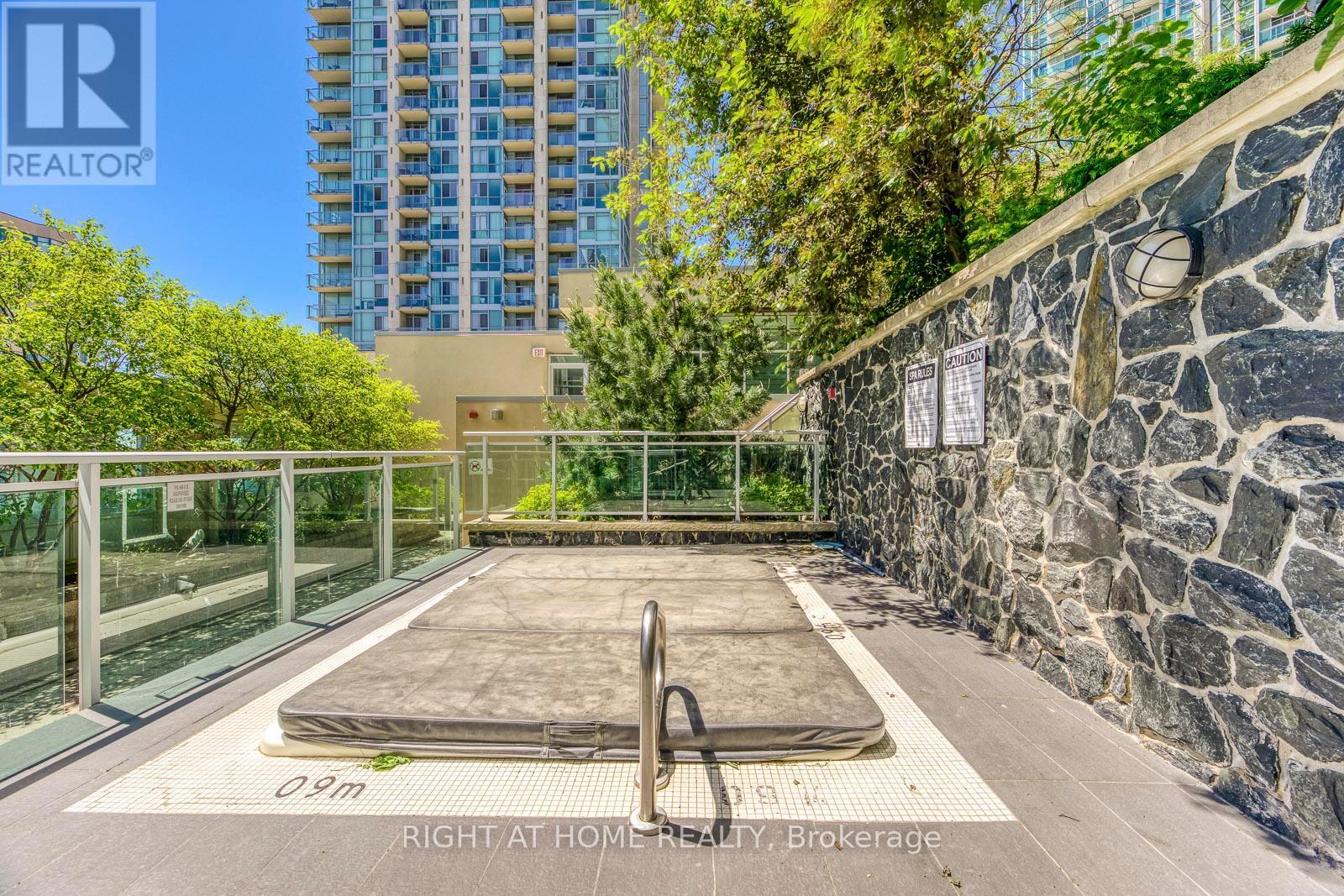 802 - 223 Webb Drive, Mississauga, Ontario  L5B 0E8 - Photo 46 - W12296710