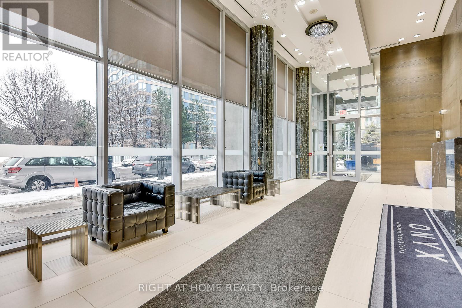 802 - 223 Webb Drive, Mississauga, Ontario  L5B 0E8 - Photo 5 - W12296710