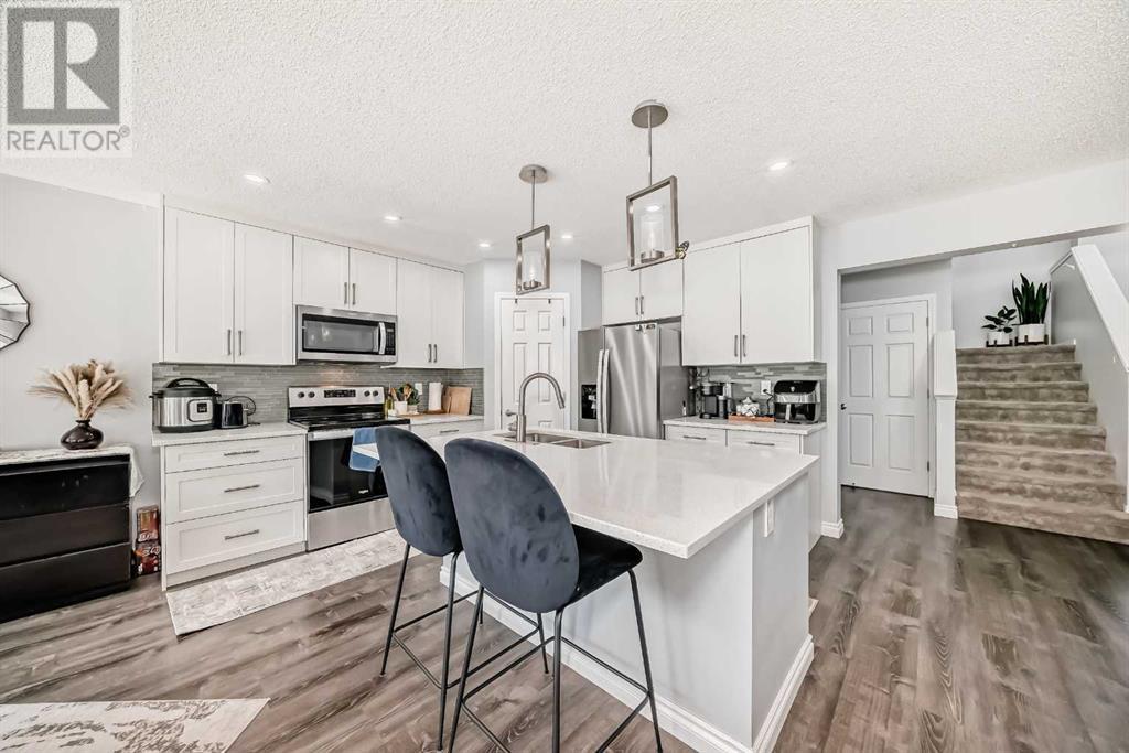 Property at 230 Citadel Way NW image 4