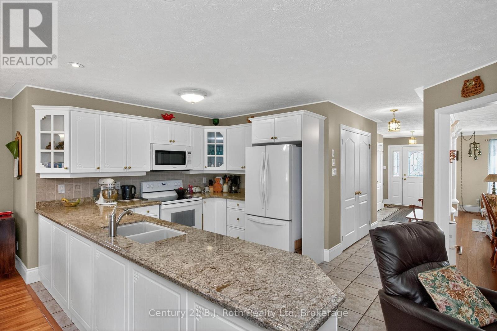 64 James Street, Penetanguishene, Ontario  L9M 2J1 - Photo 3 - S12296770