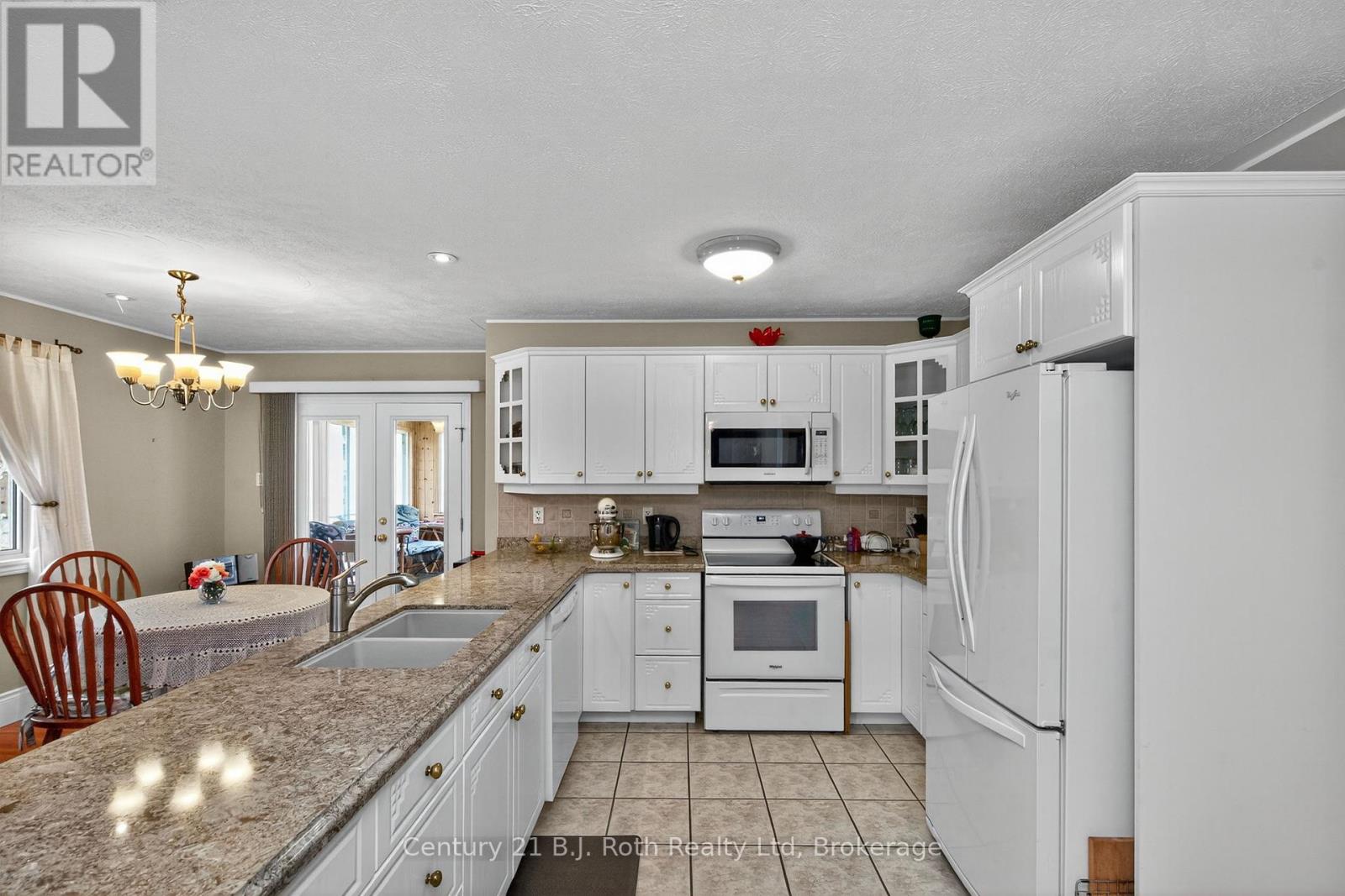64 James Street, Penetanguishene, Ontario  L9M 2J1 - Photo 4 - S12296770