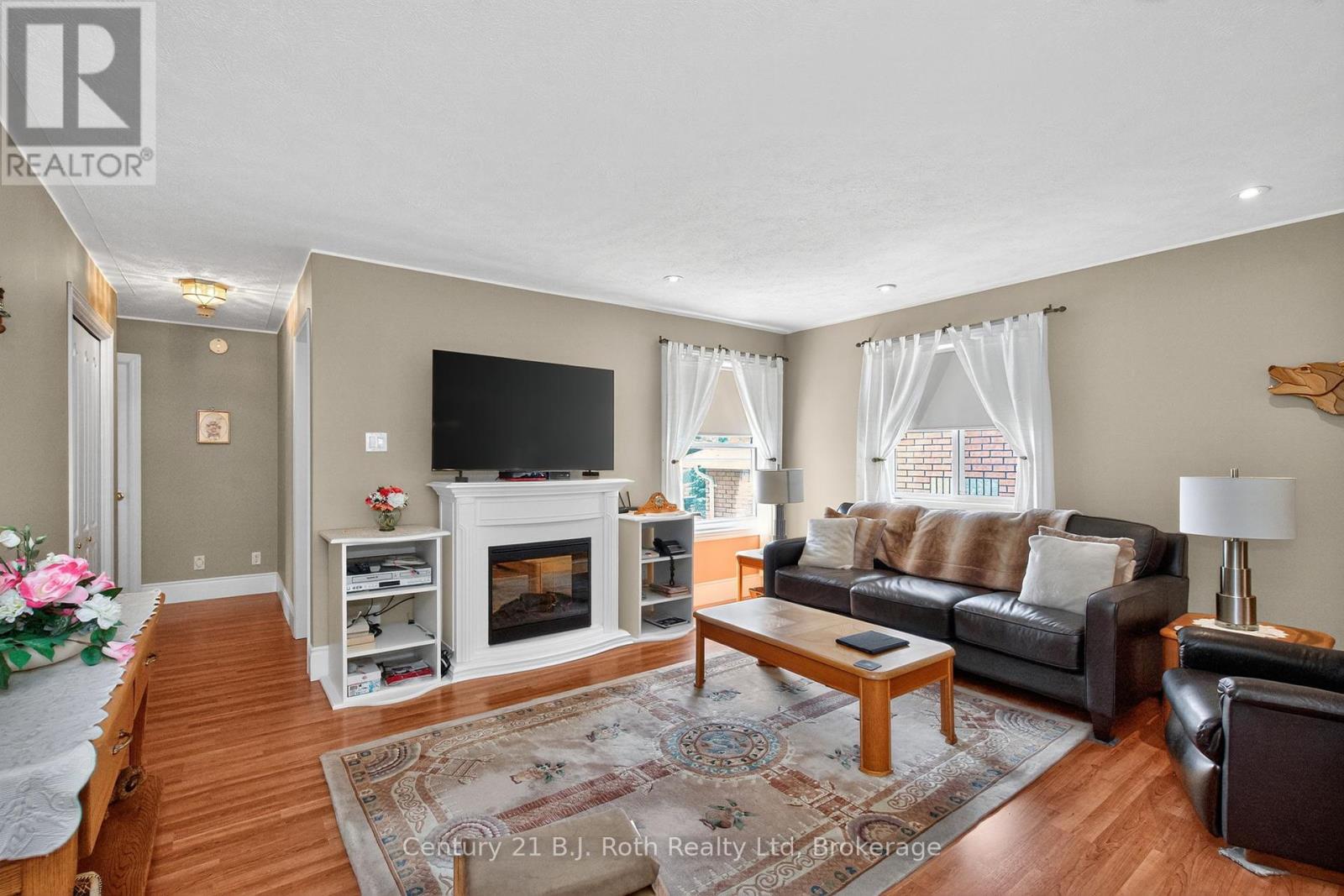 64 James Street, Penetanguishene, Ontario  L9M 2J1 - Photo 7 - S12296770