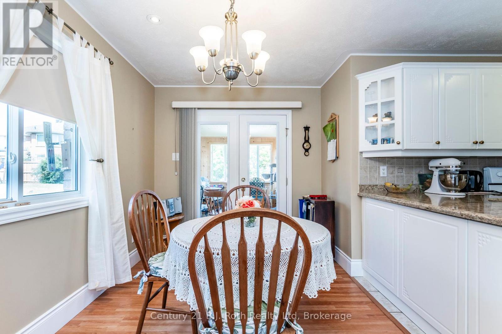 64 James Street, Penetanguishene, Ontario  L9M 2J1 - Photo 9 - S12296770