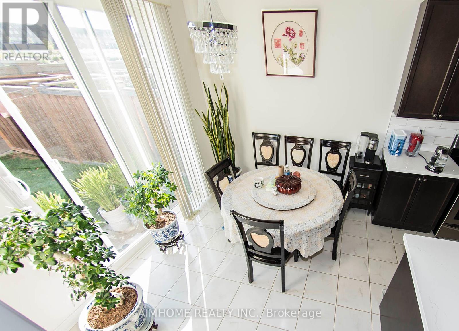 8 Callandar Road, Brampton, Ontario  L7A 4V1 - Photo 11 - W12296732