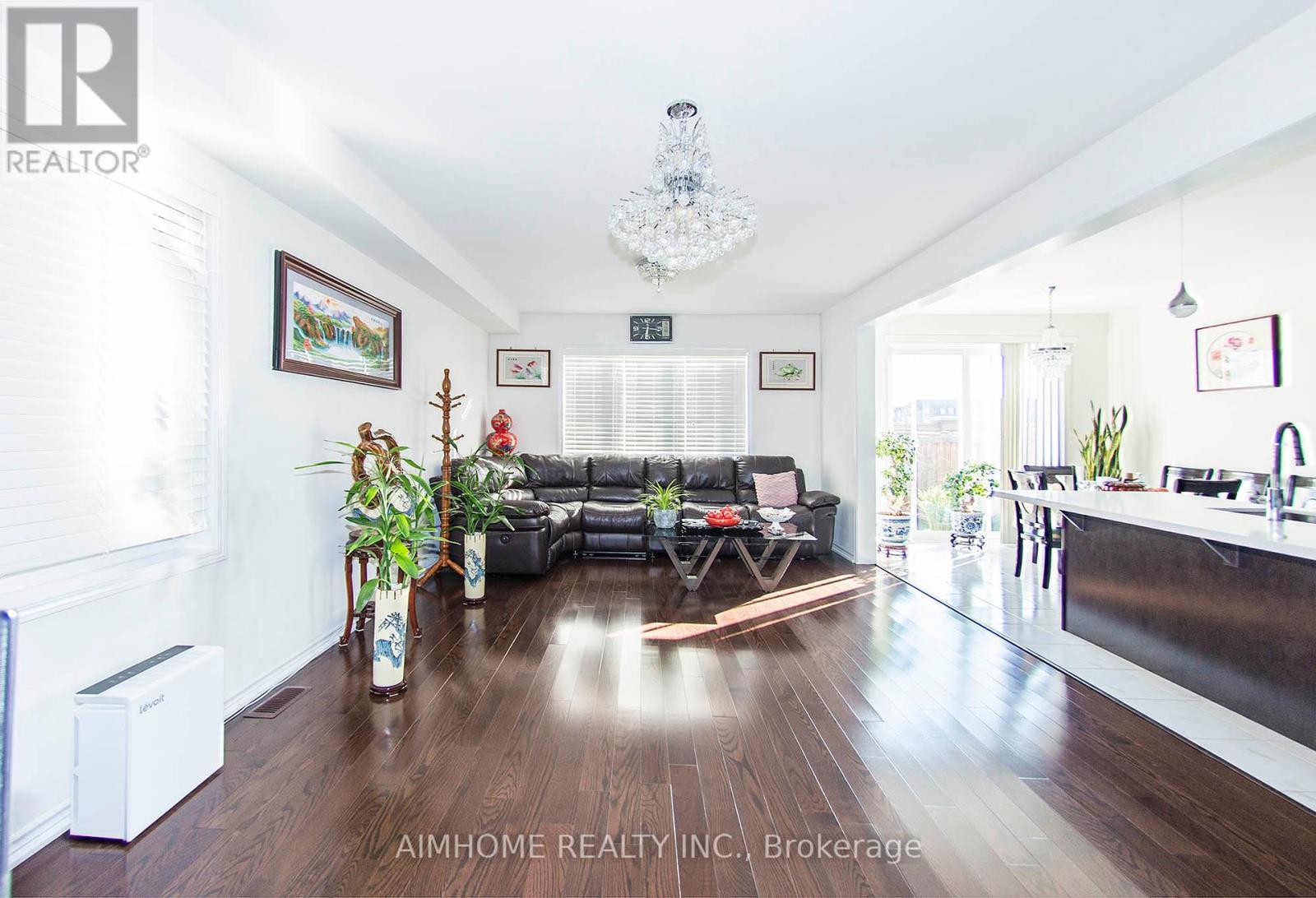 8 Callandar Road, Brampton, Ontario  L7A 4V1 - Photo 7 - W12296732