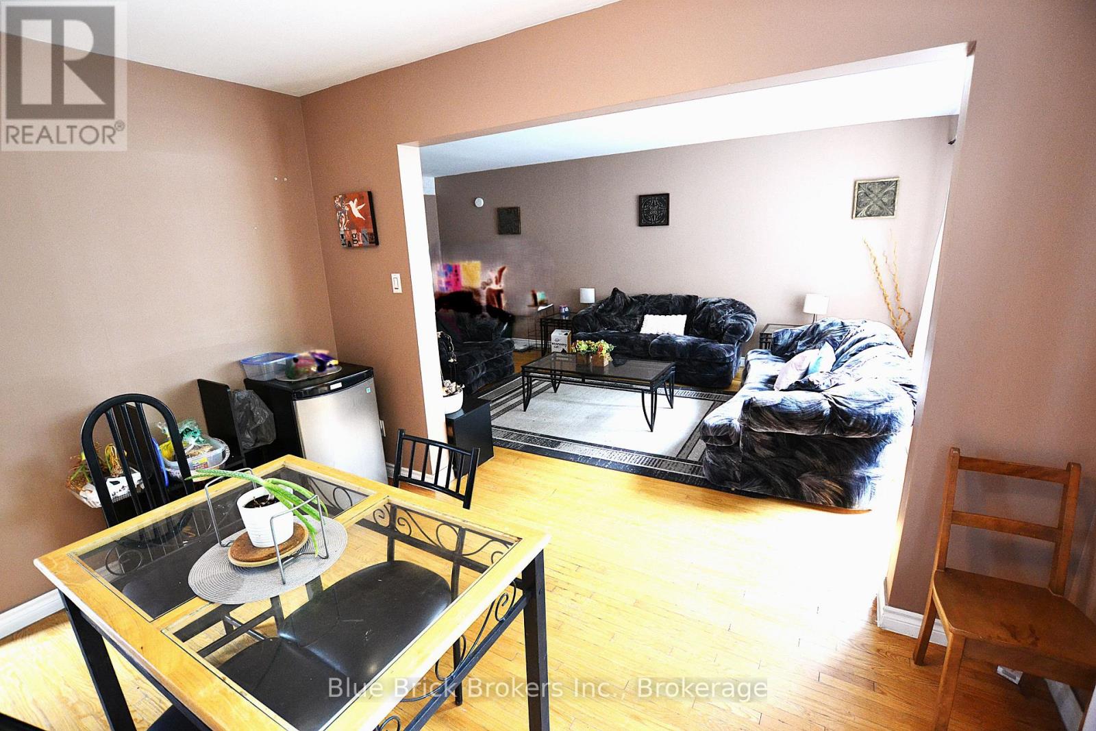 Property at 2290 DELKUS CRESCENT image 4