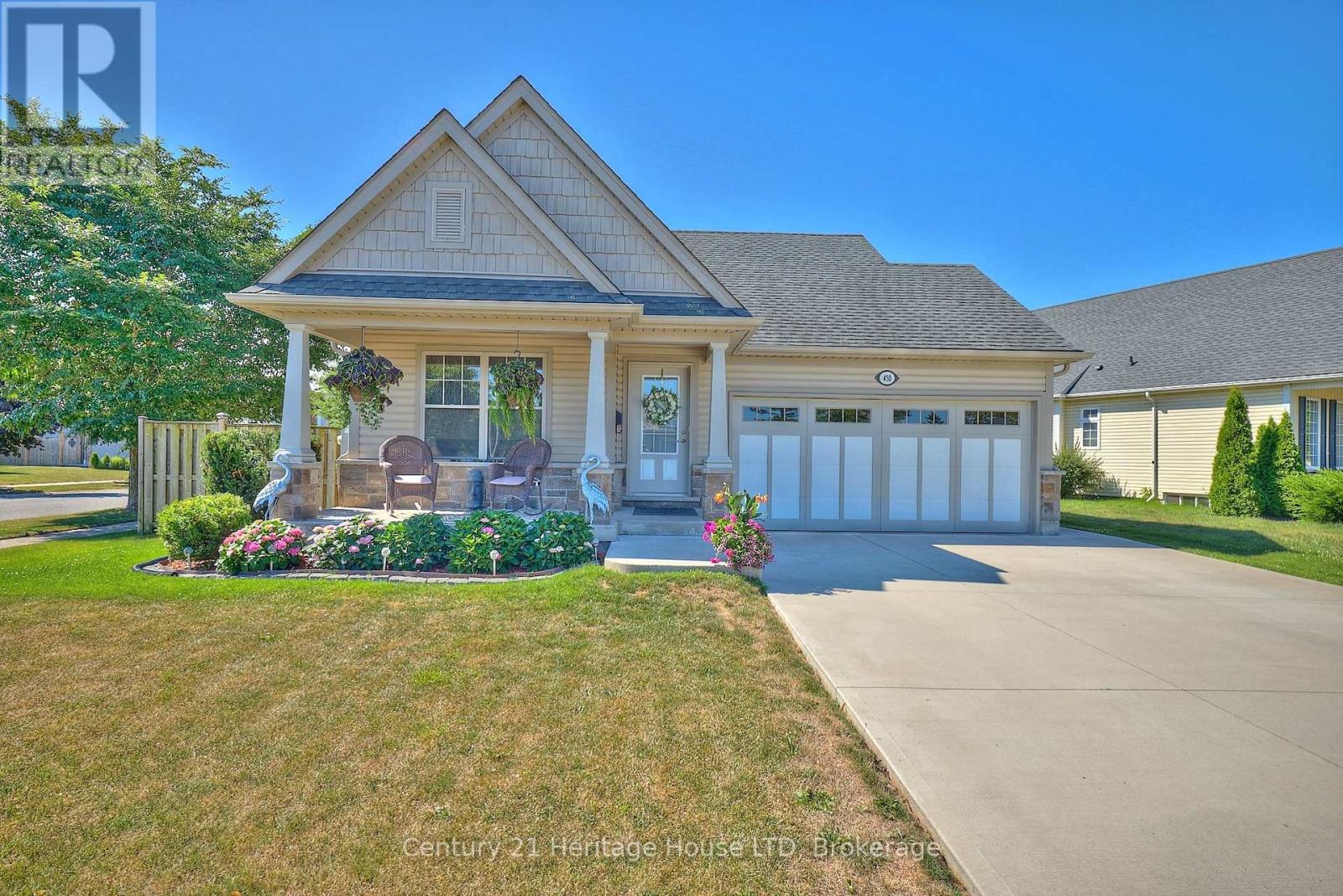 450 Classic Avenue, Welland, Ontario  L3B 0A4 - Photo 1 - X12296808