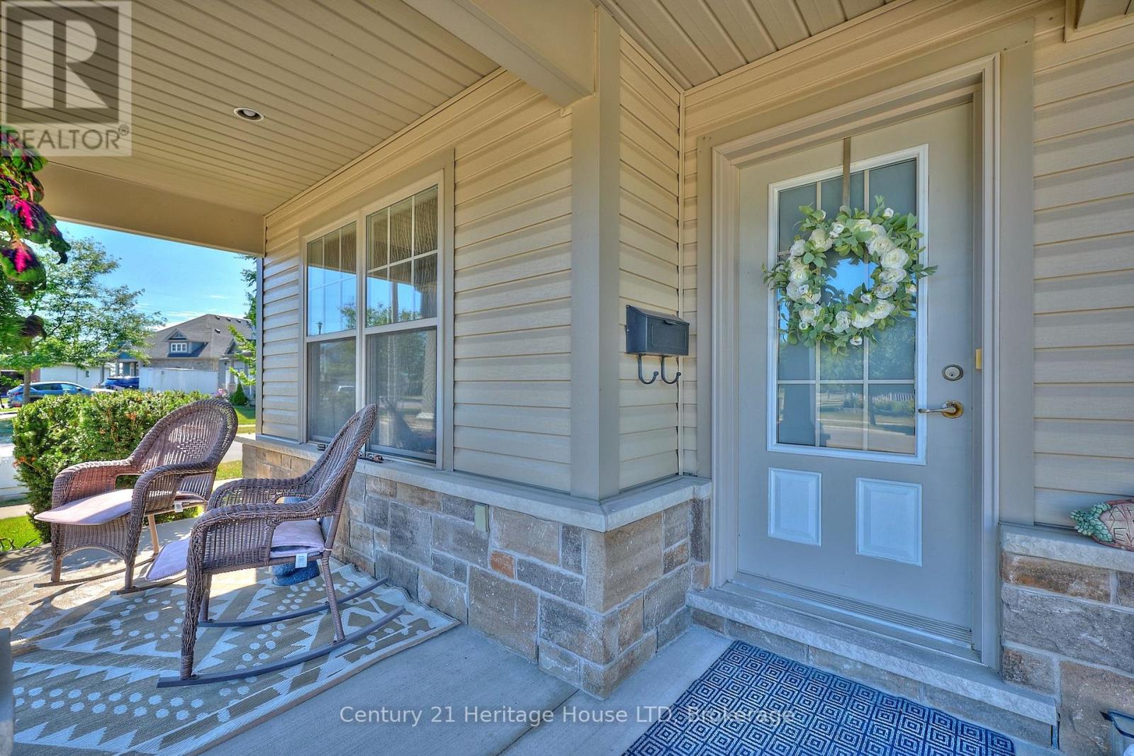 450 Classic Avenue, Welland, Ontario  L3B 0A4 - Photo 4 - X12296808