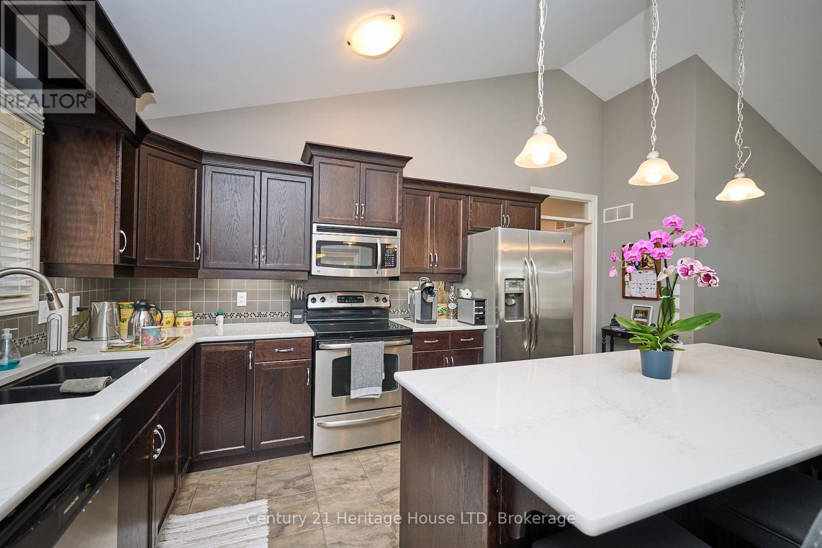450 Classic Avenue, Welland, Ontario  L3B 0A4 - Photo 17 - X12296808