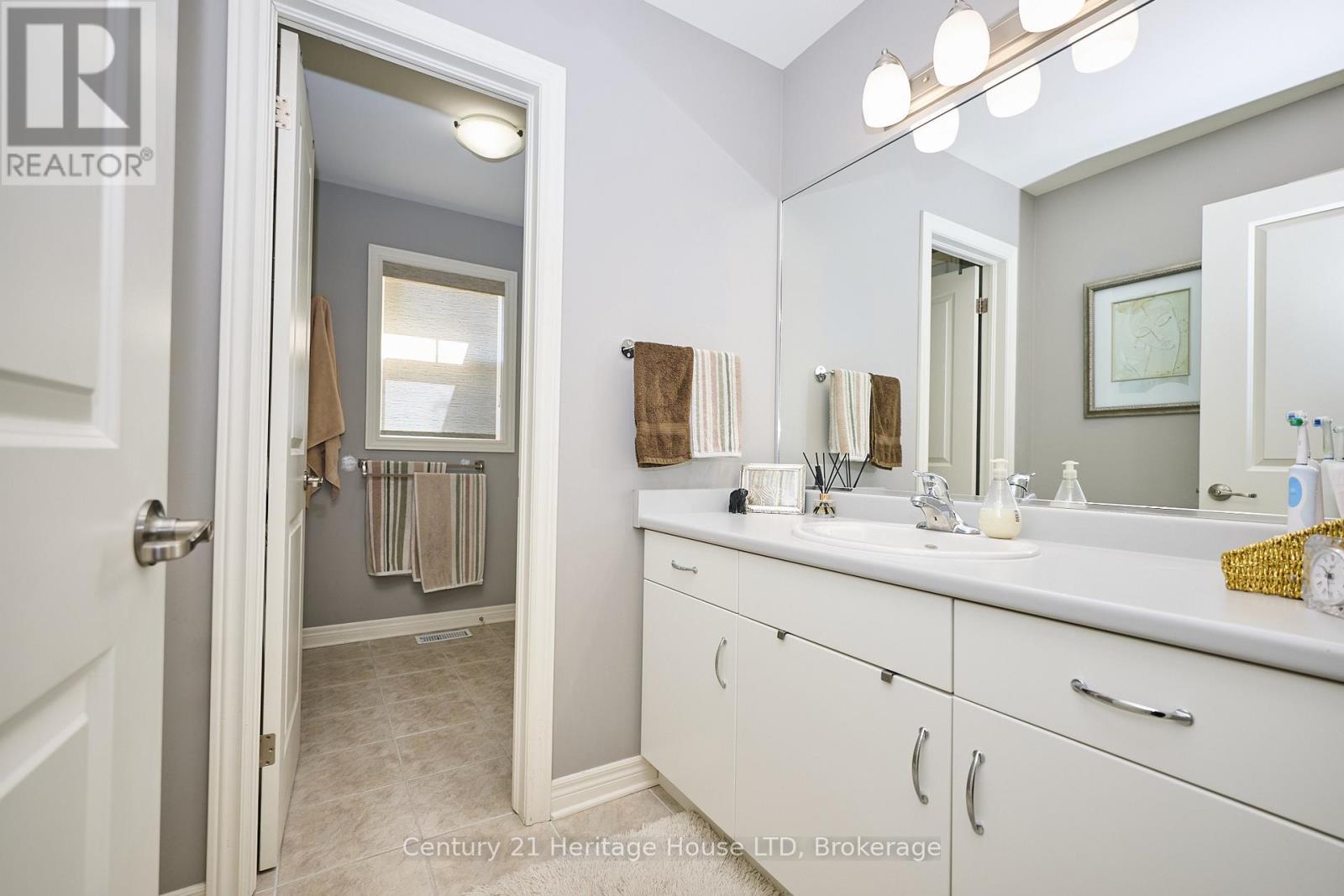 450 Classic Avenue, Welland, Ontario  L3B 0A4 - Photo 8 - X12296808
