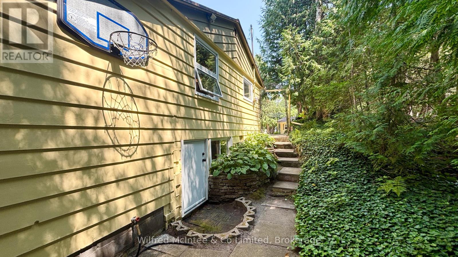 32 3rd Avenue S, Native Leased Lands, Ontario  N0H 2G0 - Photo 47 - X12296516