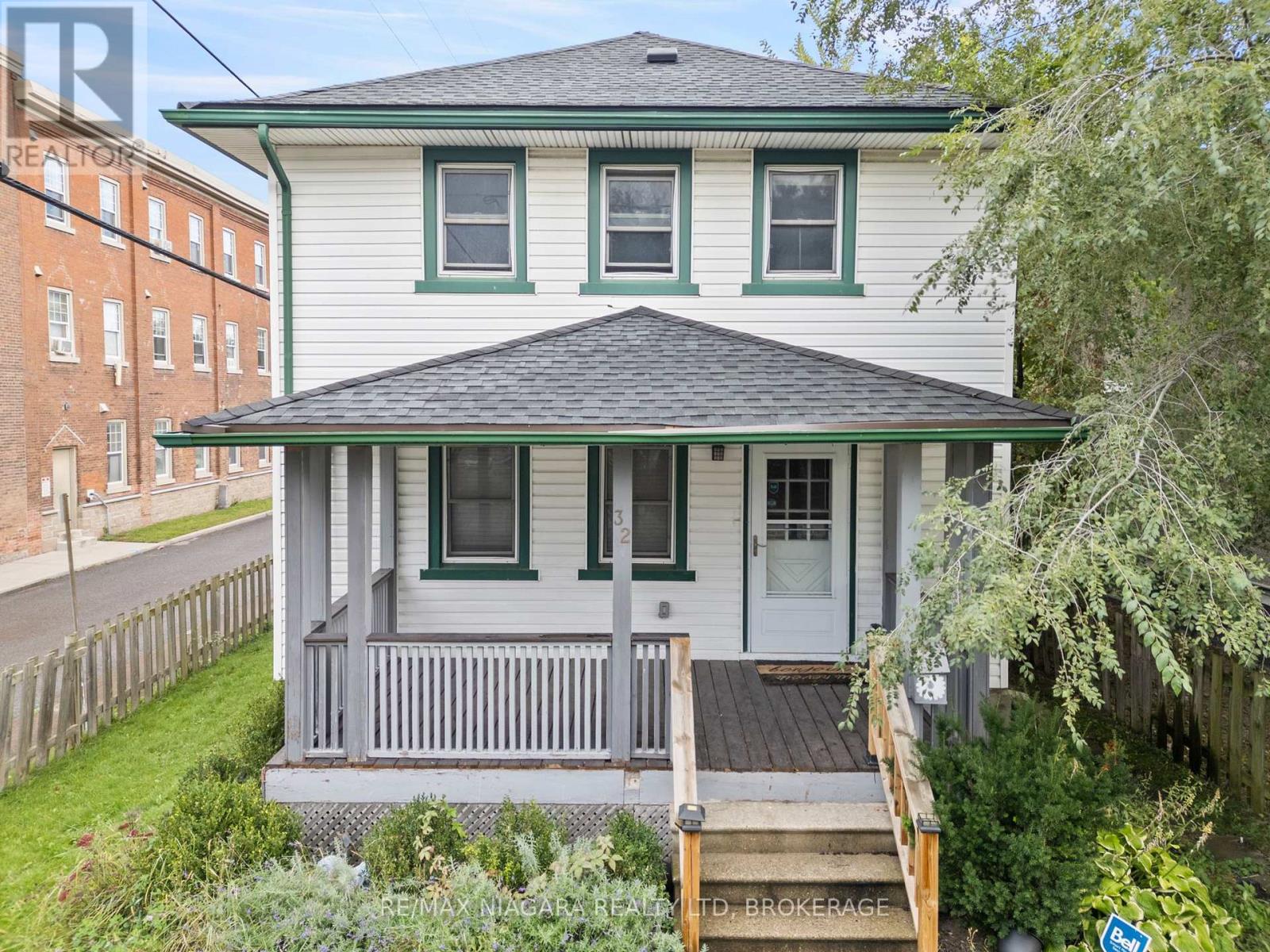 32 Page Street, St. Catharines, Ontario  L2R 4A5 - Photo 1 - X12296814