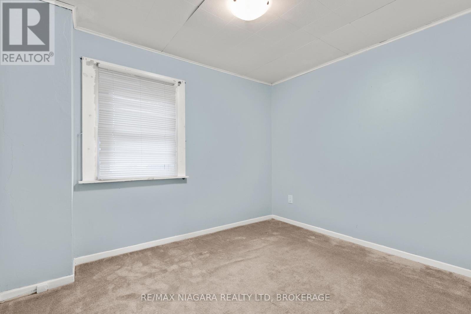 32 Page Street, St. Catharines, Ontario  L2R 4A5 - Photo 15 - X12296814