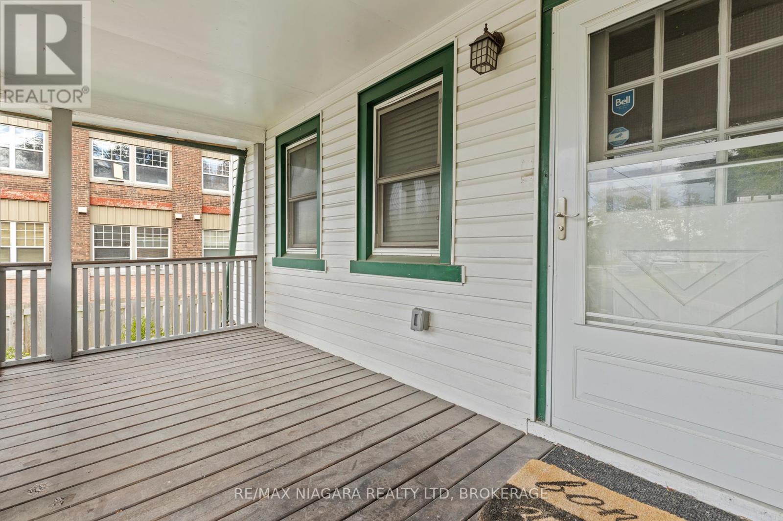 32 Page Street, St. Catharines, Ontario  L2R 4A5 - Photo 3 - X12296814