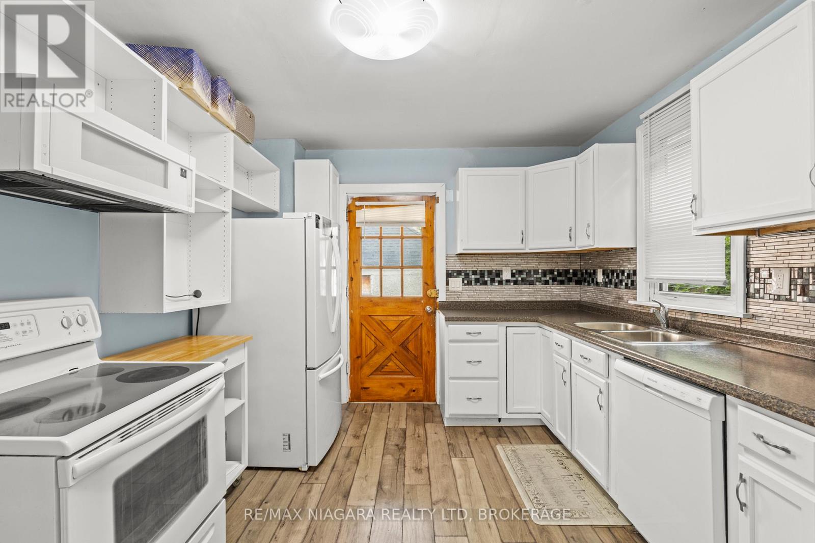 32 Page Street, St. Catharines, Ontario  L2R 4A5 - Photo 7 - X12296814