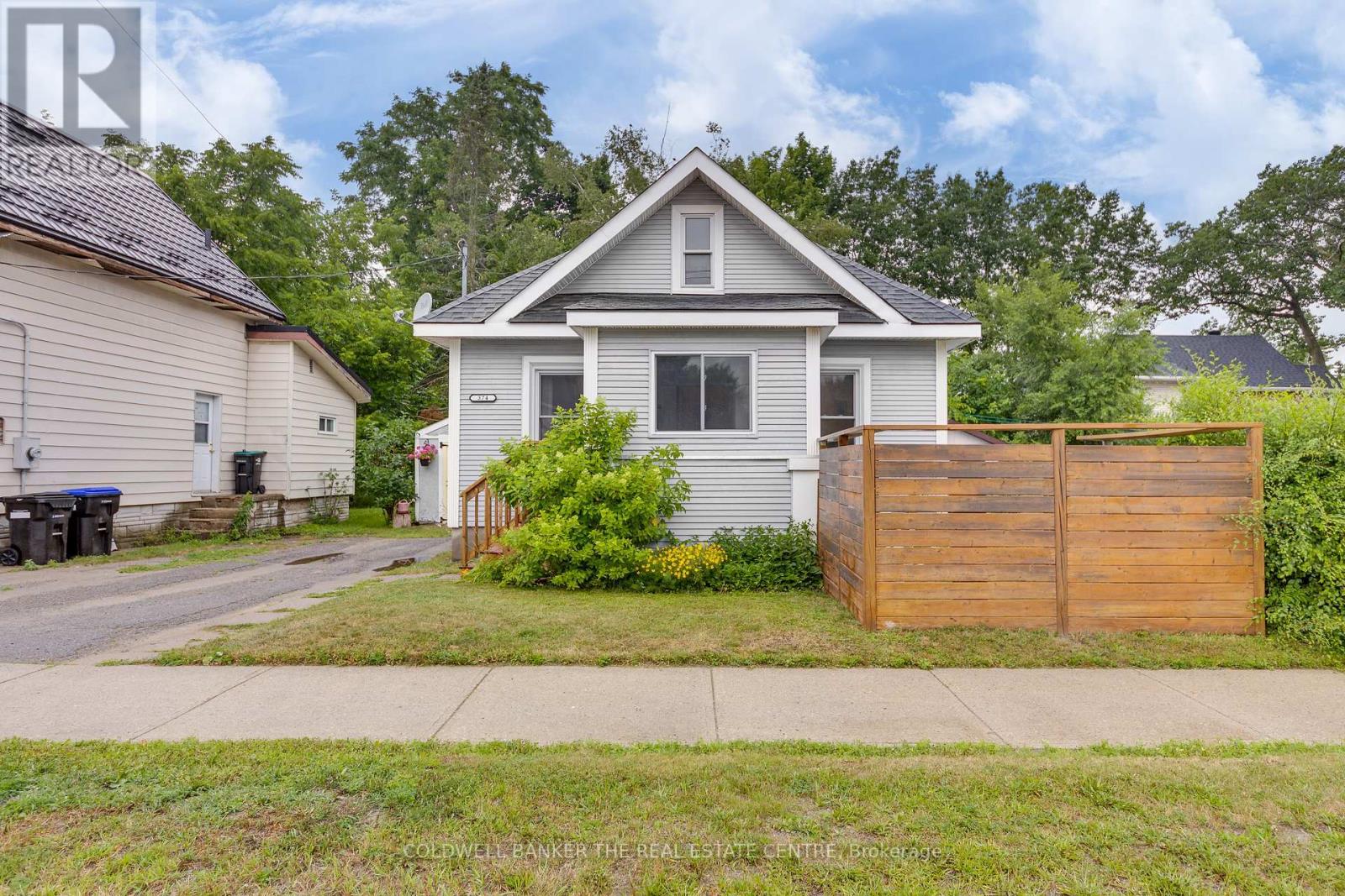 Property at 374 YONGE STREET image 1