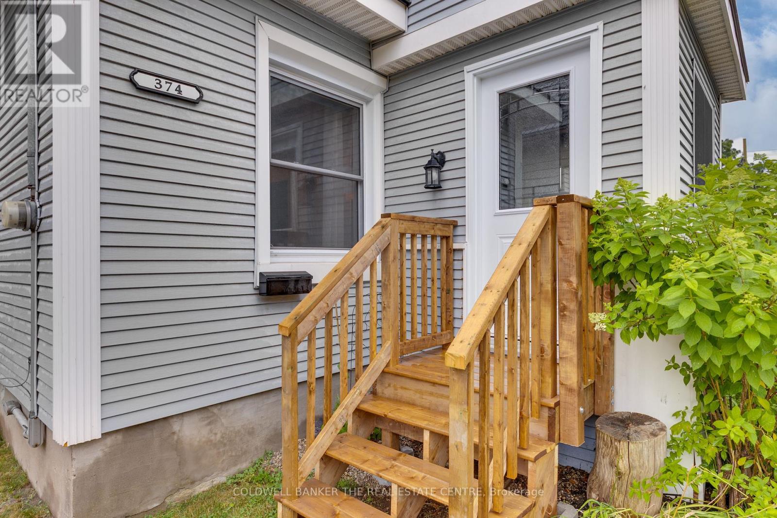 Property at 374 YONGE STREET image 2