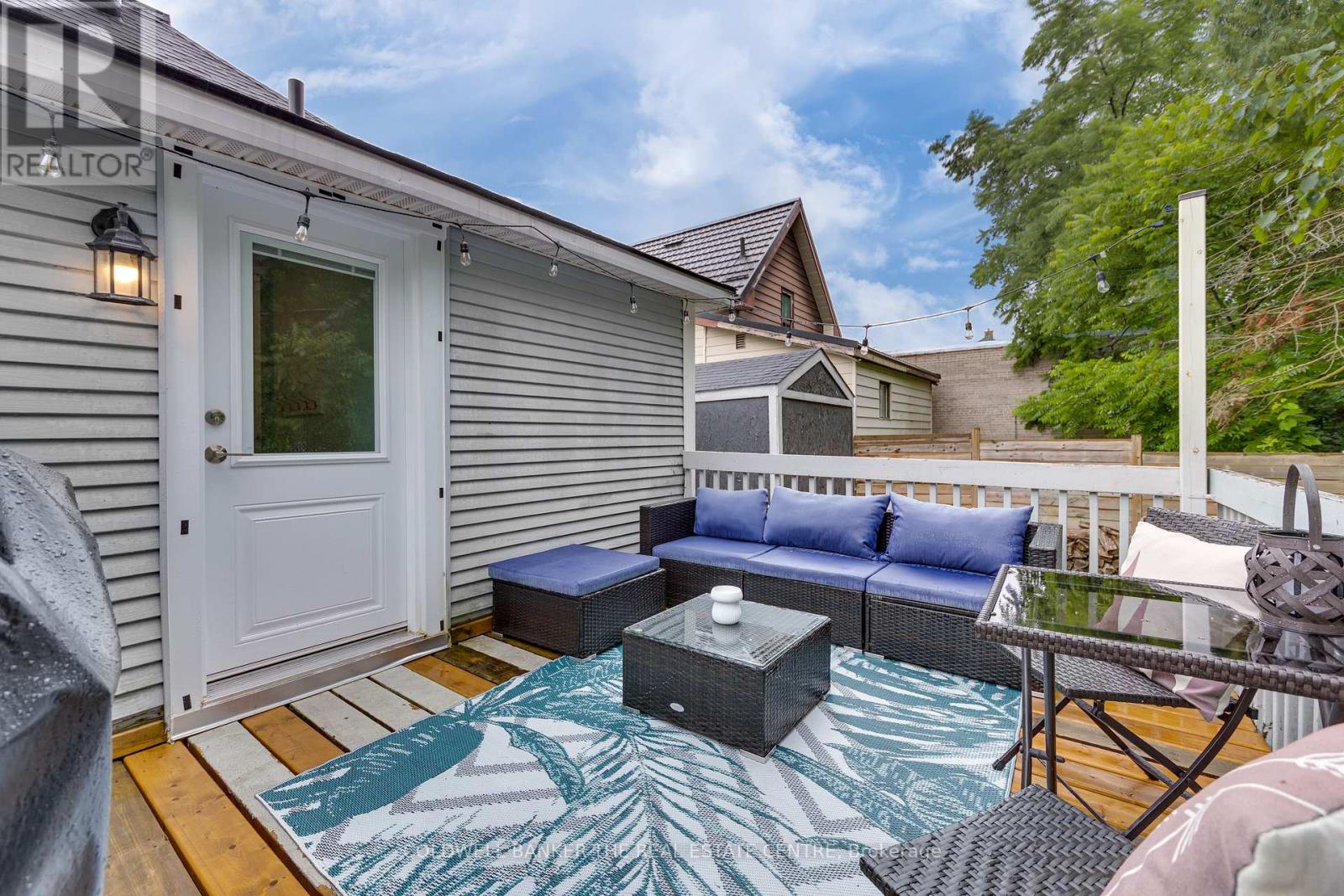 Property at 374 YONGE STREET image 3
