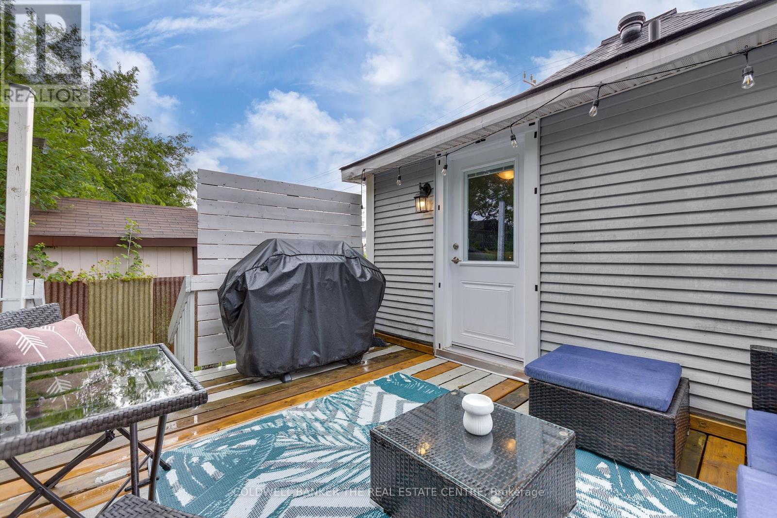 Property at 374 YONGE STREET image 5