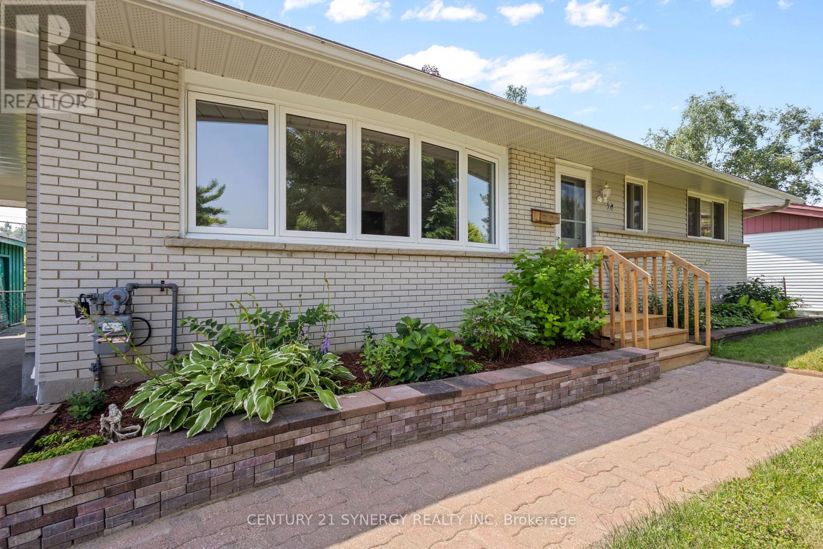 Property at 20 PARKSIDE CRESCENT image 4