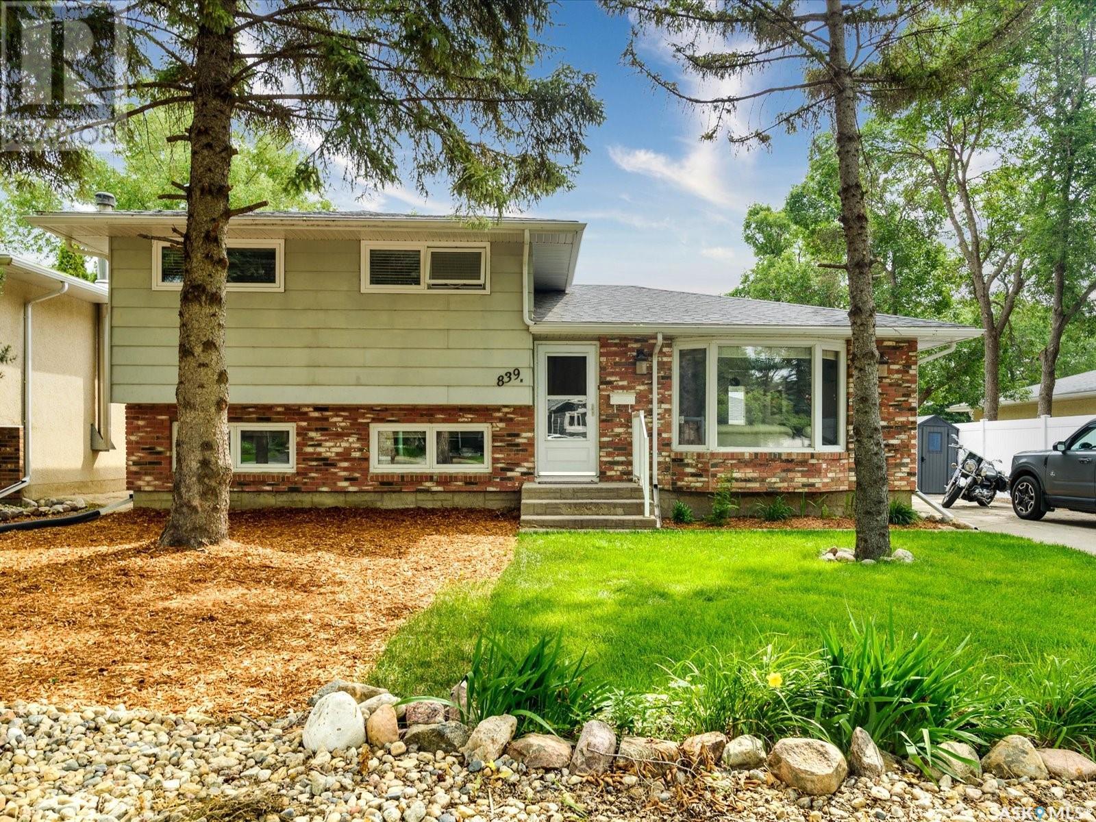 Property at 839 McIntosh STREET N image 1