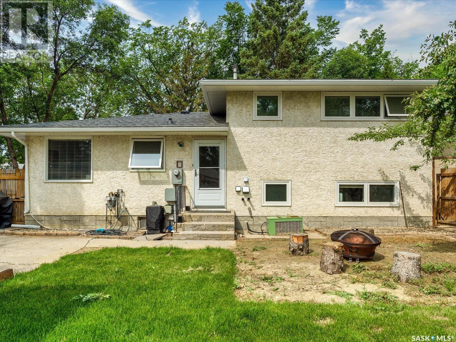 Property at 839 McIntosh STREET N image 3