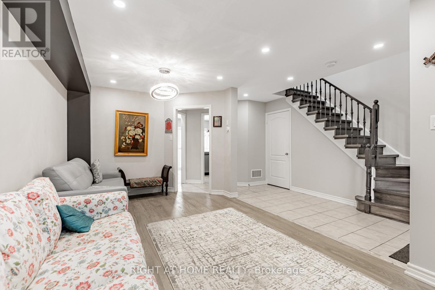 222 Albright Road, Brampton, Ontario  L6X 5E7 - Photo 7 - W12287551