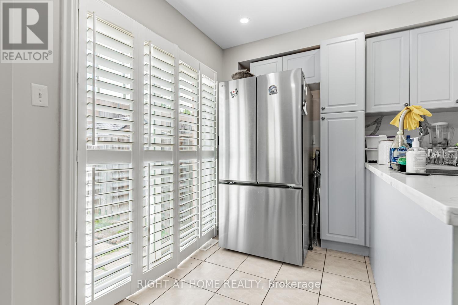 222 Albright Road, Brampton, Ontario  L6X 5E7 - Photo 11 - W12287551