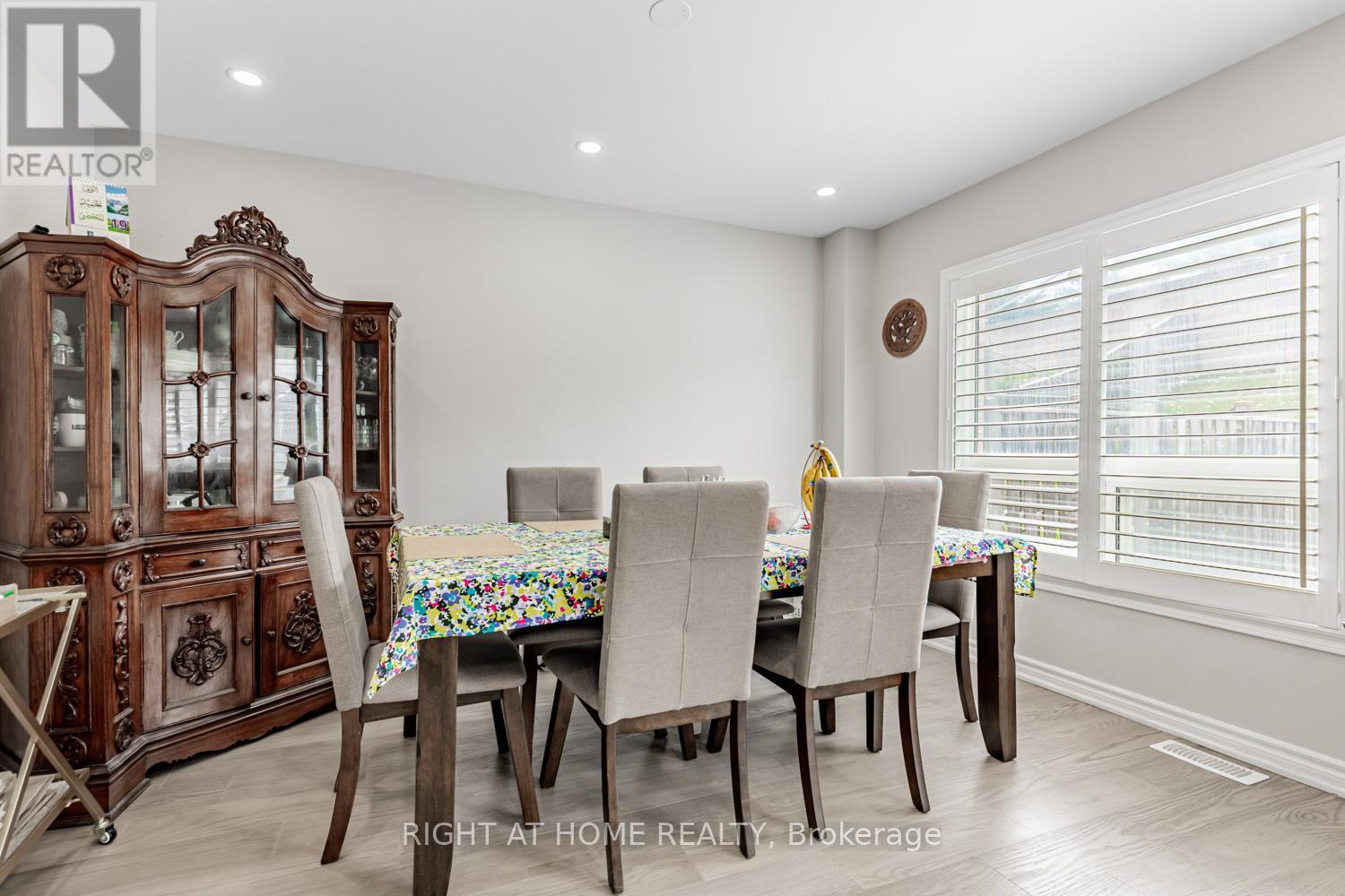 222 Albright Road, Brampton, Ontario  L6X 5E7 - Photo 9 - W12287551
