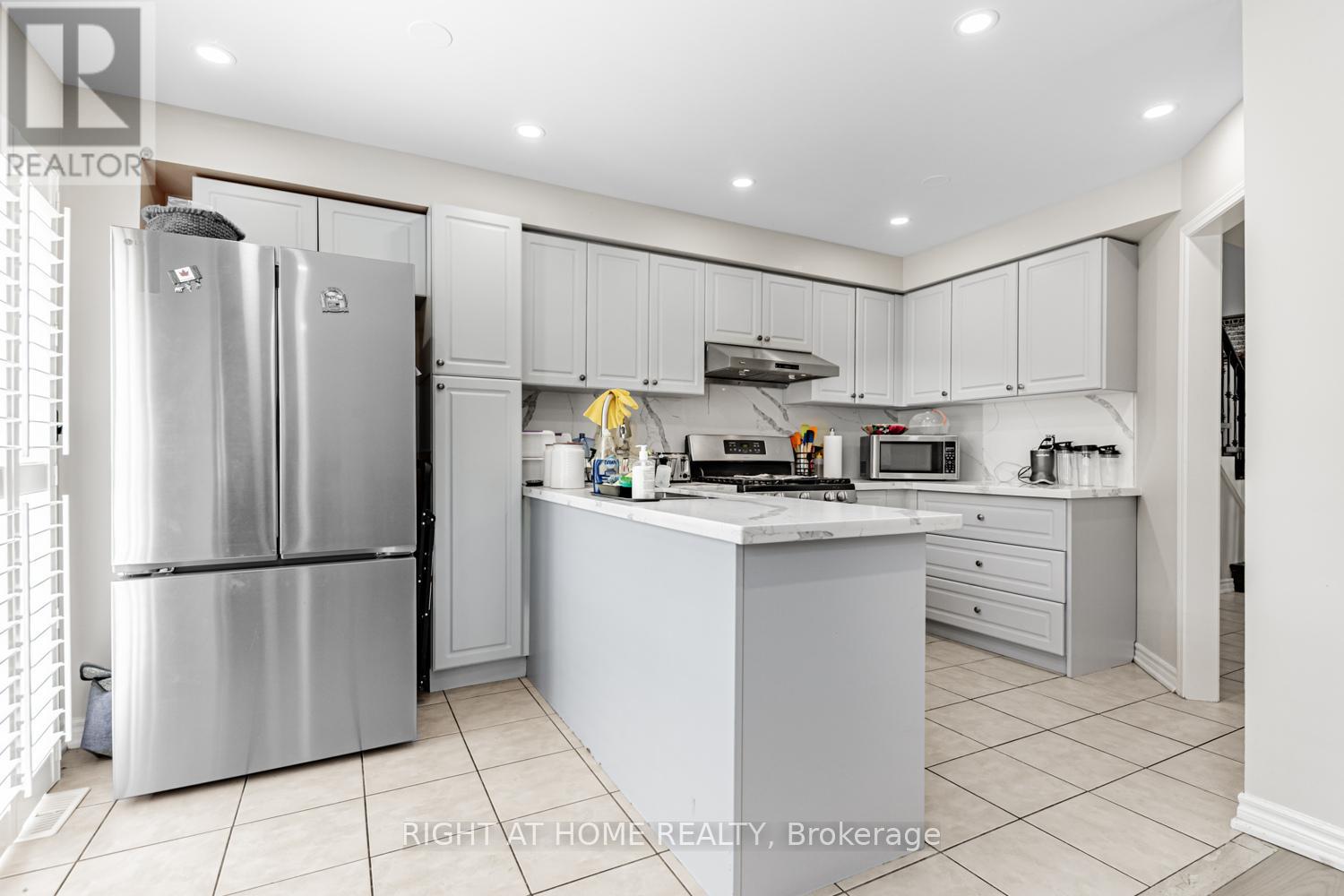 222 Albright Road, Brampton, Ontario  L6X 5E7 - Photo 12 - W12287551