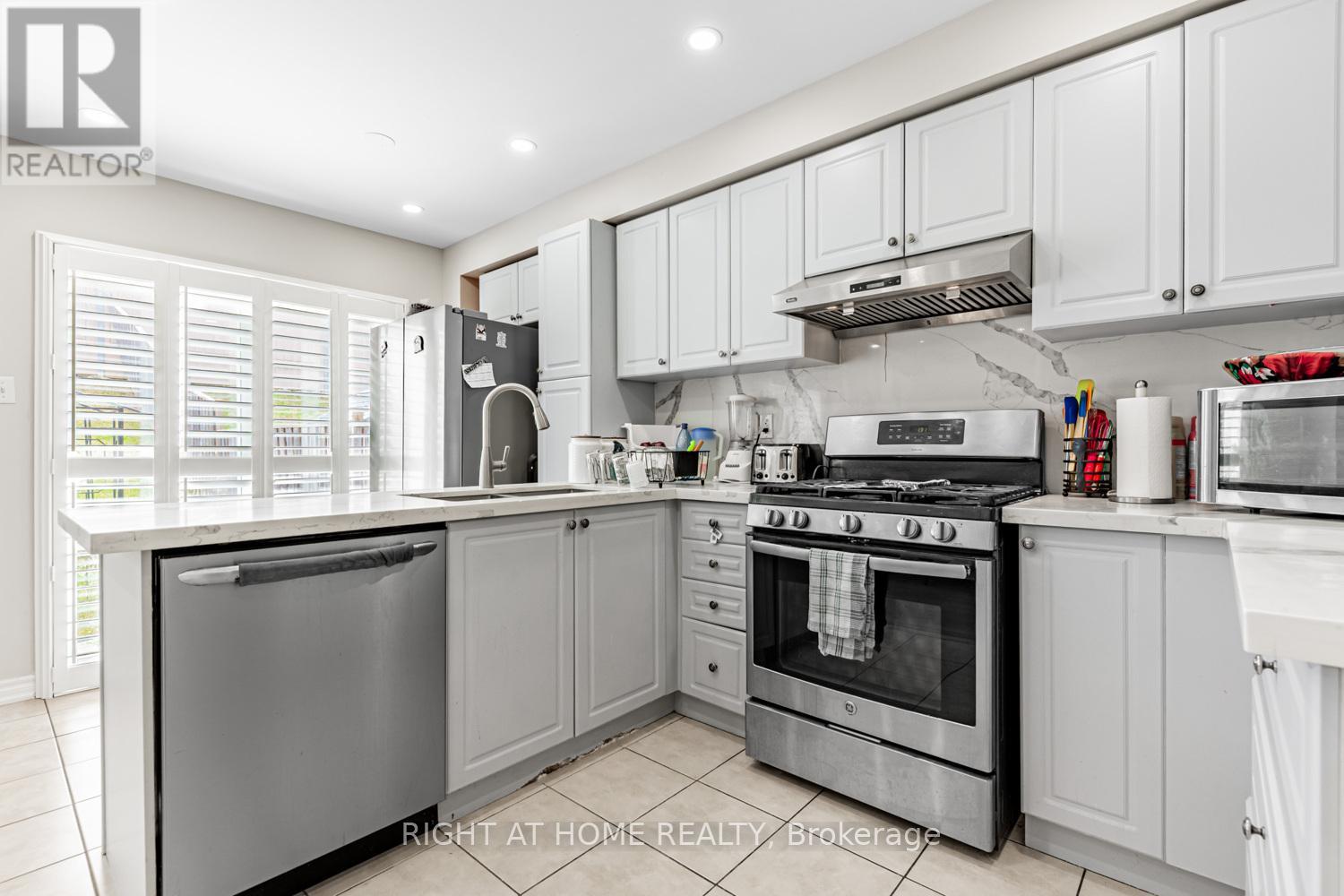 222 Albright Road, Brampton, Ontario  L6X 5E7 - Photo 13 - W12287551