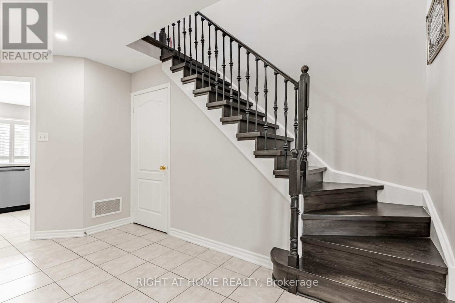 222 Albright Road, Brampton, Ontario  L6X 5E7 - Photo 15 - W12287551
